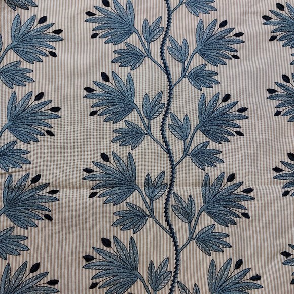 Beautiful Leaves Embroidery 3D Feel Fabric Perfect For Any DIY Sewing Project - Picture 1 of 3